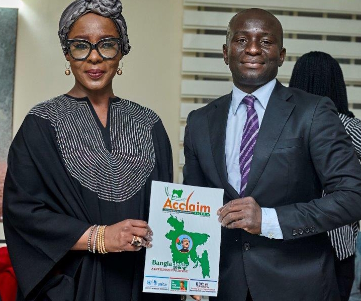 ANIM Boss, Mr Olumide Ogunlade with Her Excellency (Mrs) Olufolakemi  AbdulRahman AbdulRasaq First Lady of Keats State - Acclaim Nigeria  International Magazine (ANIM)